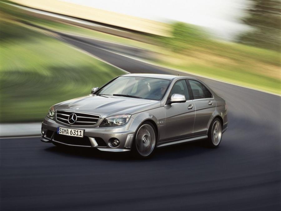  Mercedes-Benz C63 AMG 2007 года  (фото 4 из 27)